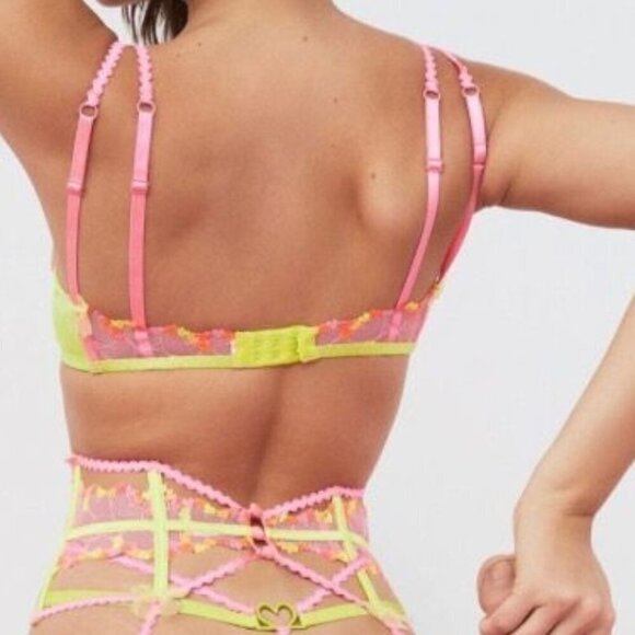 NWT For Love & Lemons x Victoria's Secret Tossed Heart embroidery Bra, XS - Picture 4 of 13